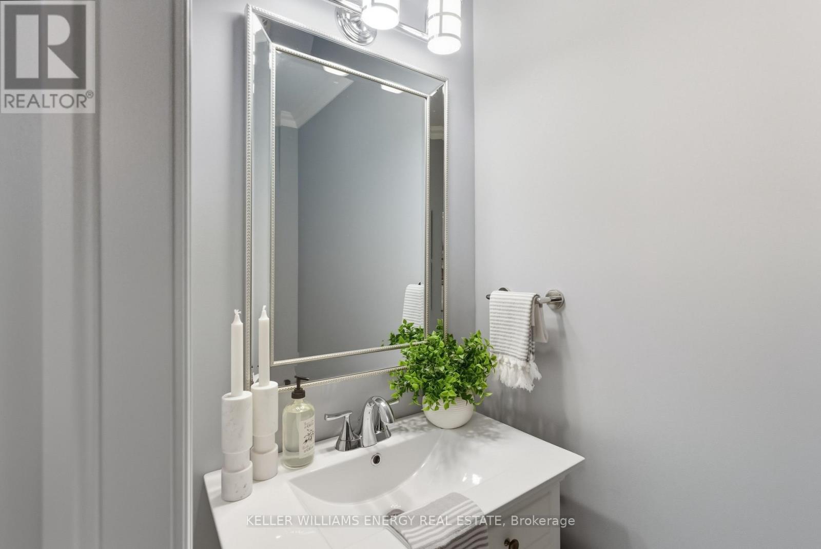 54 Canadian Oaks Drive, Whitby, Ontario  L1N 6W8 - Photo 4 - E12466047