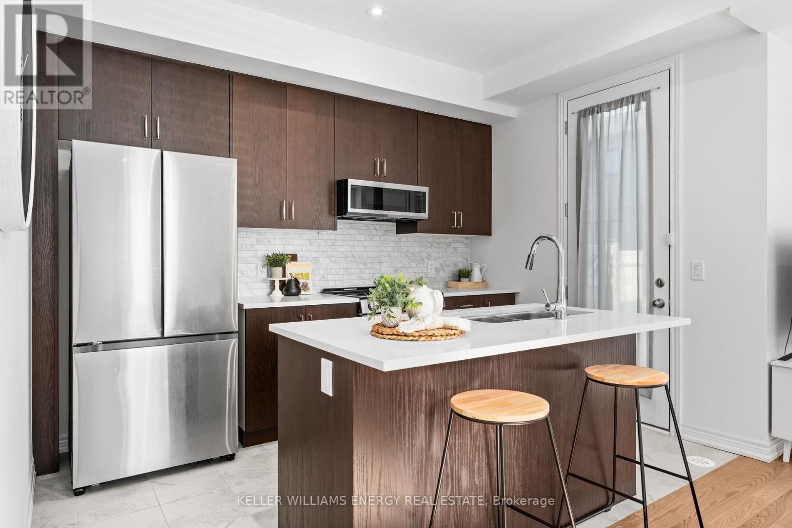 62 Sorbara Way, Whitby, Ontario  L1M 0M4 - Photo 4 - E12464775