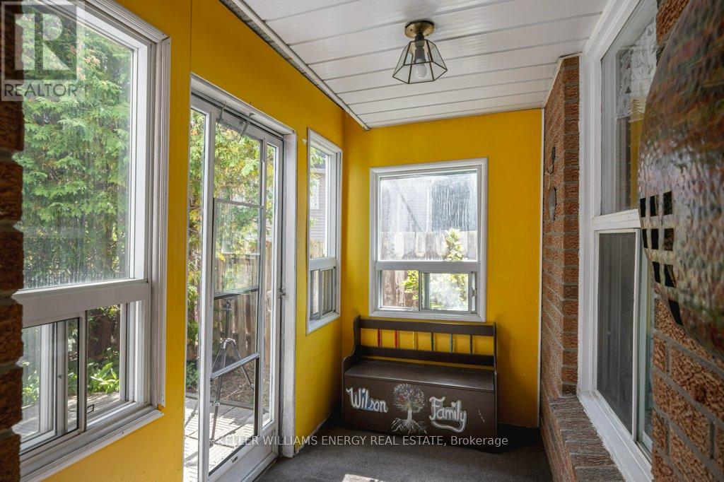 17 Barrow Court, Whitby, Ontario  L1P 1E4 - Photo 4 - E12474637