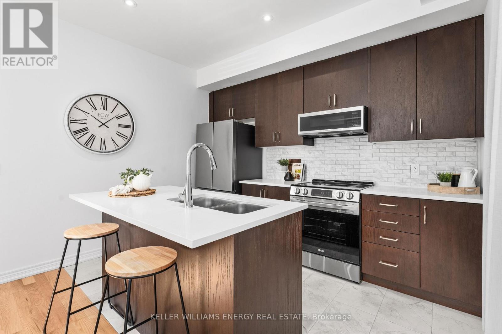 62 Sorbara Way, Whitby, Ontario  L1M 0M4 - Photo 5 - E12464775