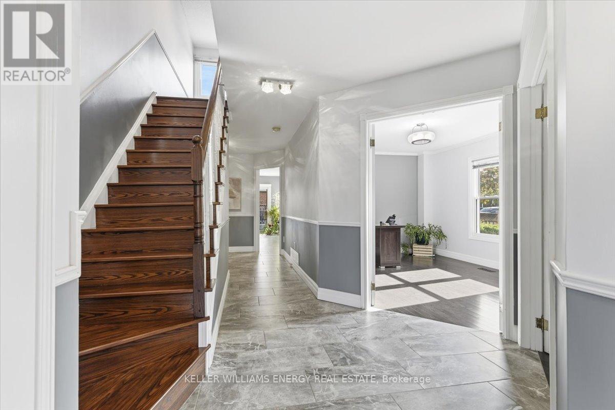 29 Braebrook Drive, Whitby, Ontario  L1R 1V2 - Photo 4 - E12478165