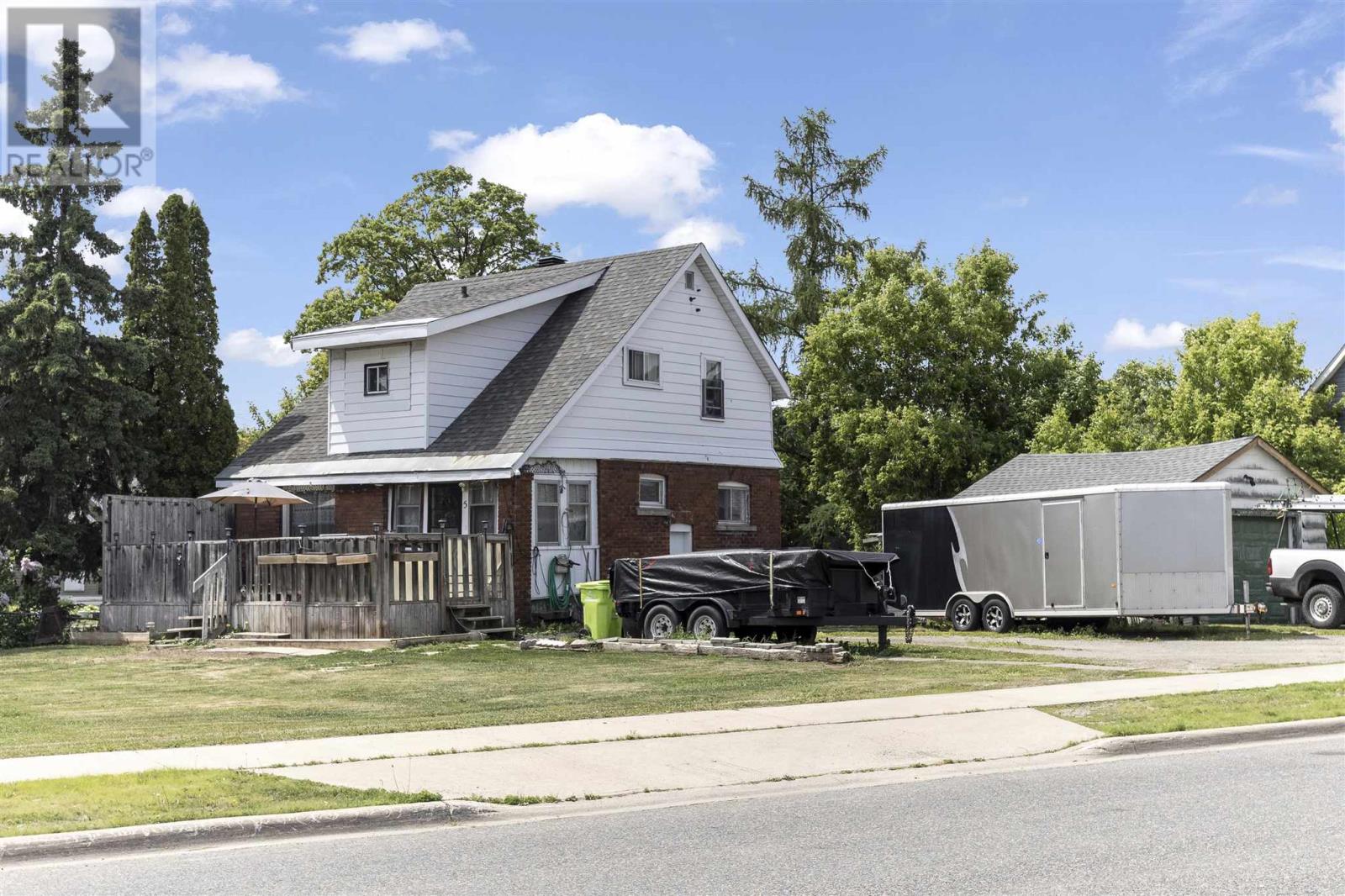 5 Alberta St, Sault Ste. Marie, Ontario P6B 2N6 - Photo 2 - SM252711