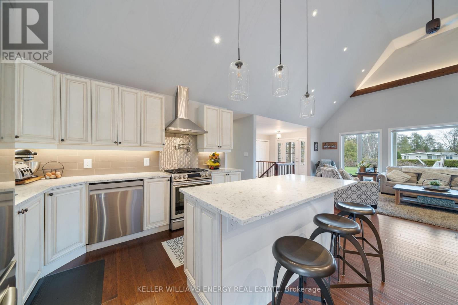 20 Lagoon Drive, Kawartha Lakes, Ontario  K0M 1N0 - Photo 9 - X12391066