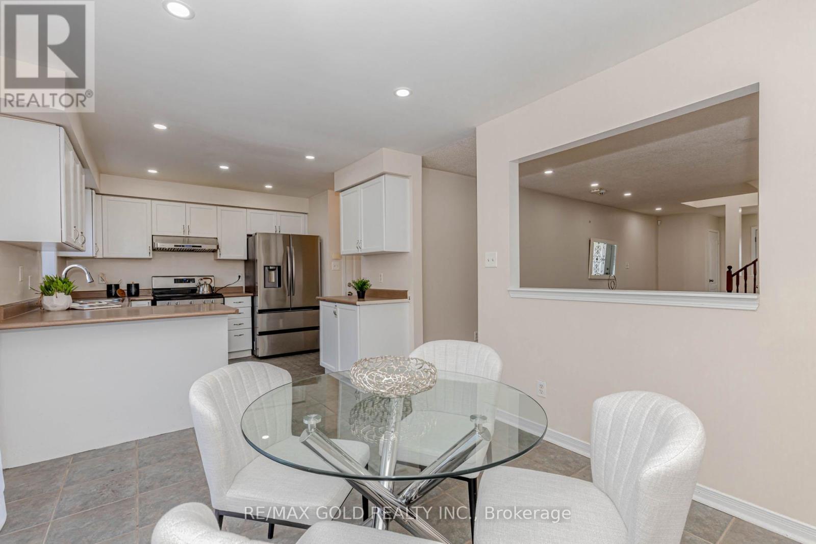 90 Tideland Drive, Brampton, Ontario  L7A 2V8 - Photo 11 - W12490468