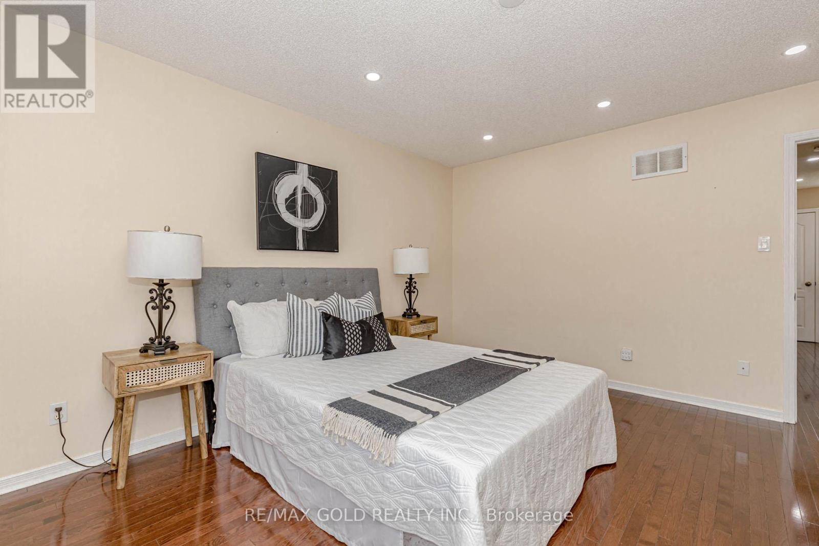 90 Tideland Drive, Brampton, Ontario  L7A 2V8 - Photo 15 - W12490468