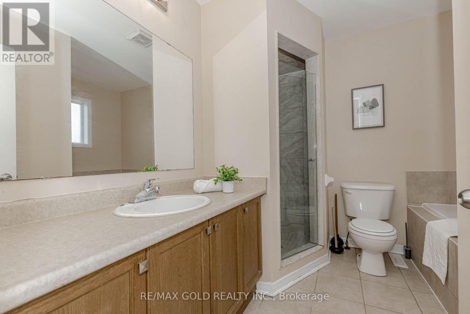 90 Tideland Drive, Brampton, Ontario  L7A 2V8 - Photo 19 - W12490468