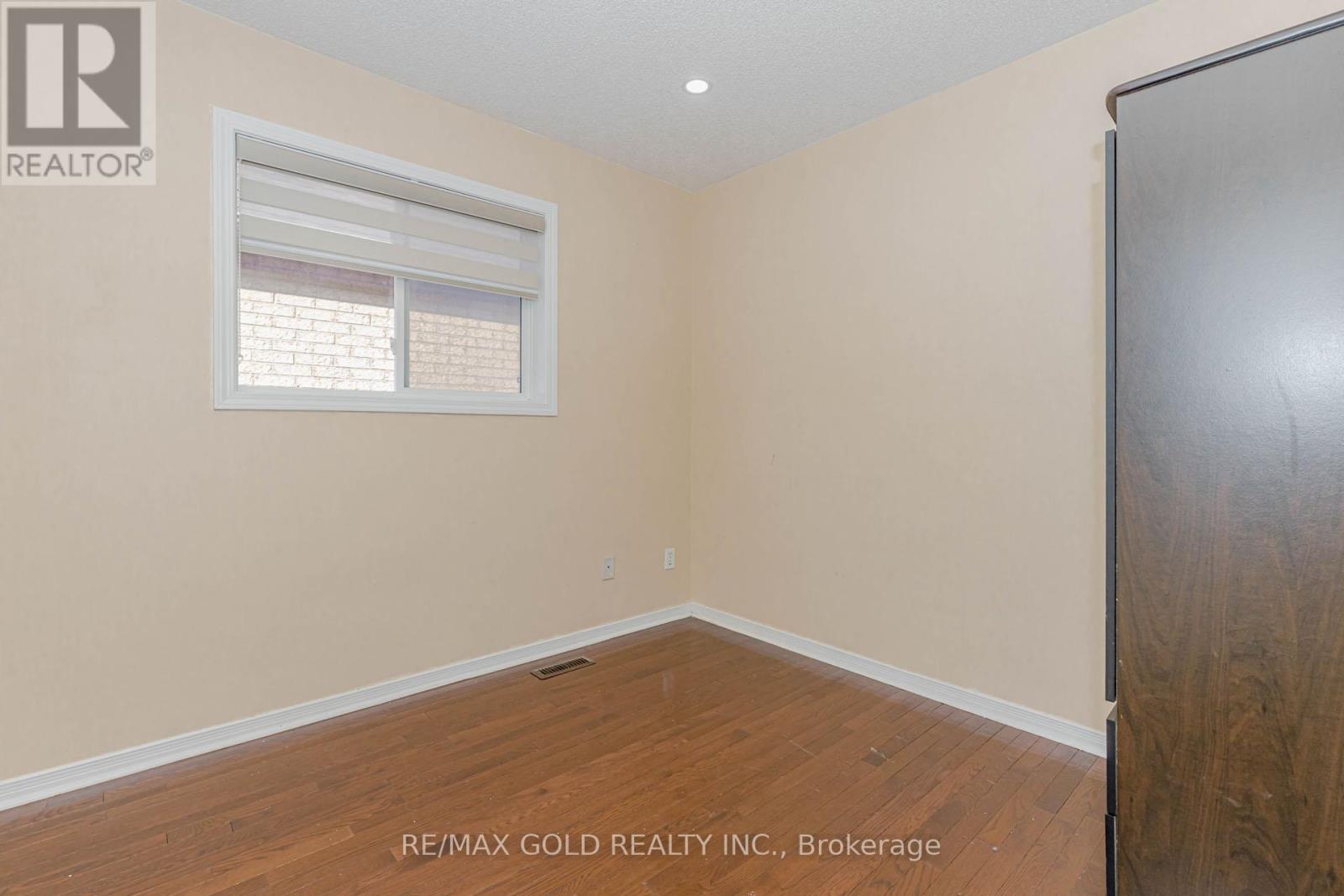 90 Tideland Drive, Brampton, Ontario  L7A 2V8 - Photo 23 - W12490468