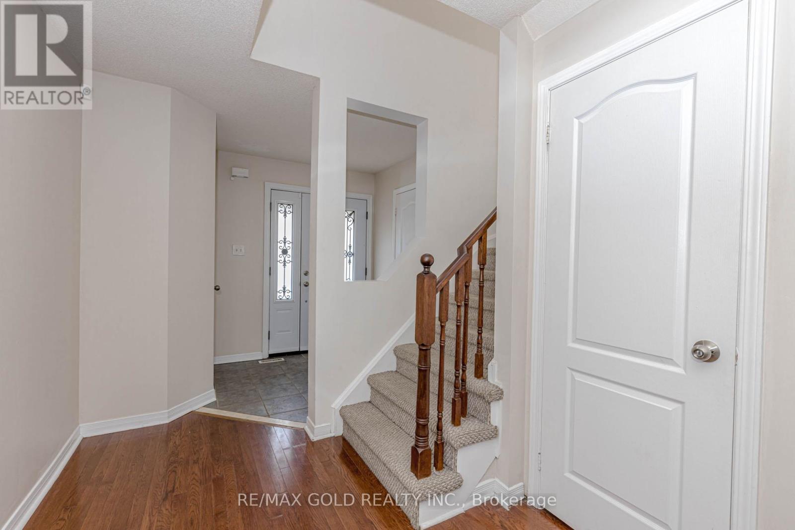 90 Tideland Drive, Brampton, Ontario  L7A 2V8 - Photo 3 - W12490468