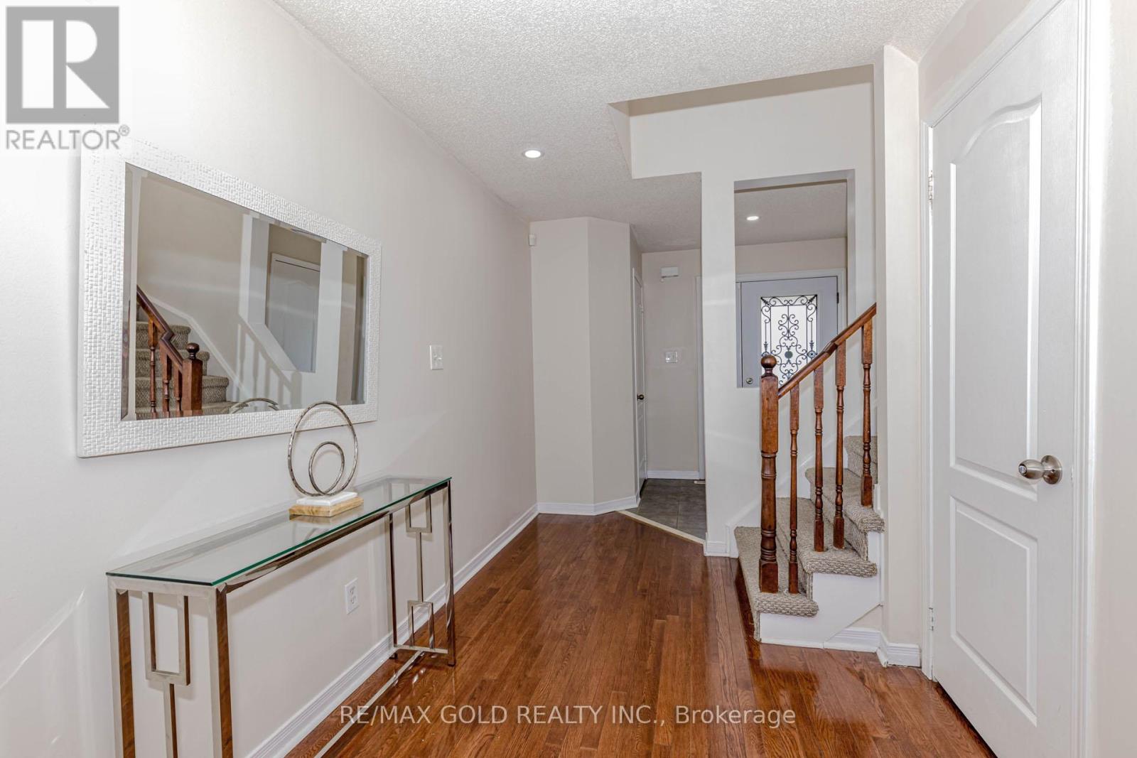 90 Tideland Drive, Brampton, Ontario  L7A 2V8 - Photo 4 - W12490468