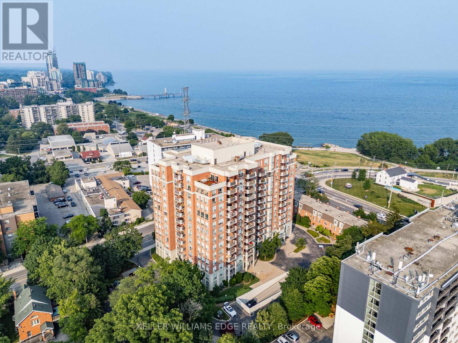 401 - 442 Maple Avenue, Burlington, Ontario  L7S 2L7 - Photo 2 - W12490536