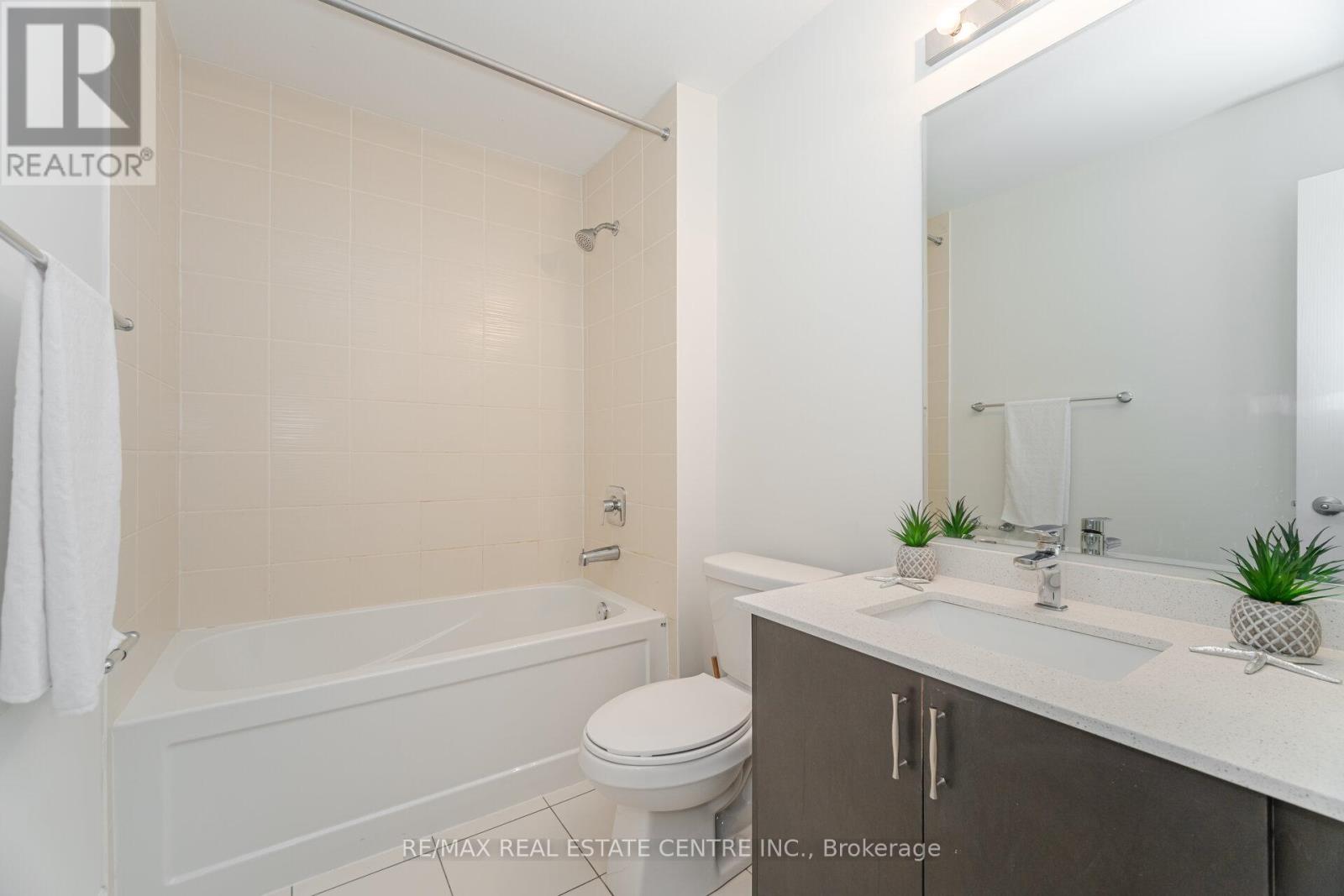 20 Foxsparrow Road, Brampton, Ontario  L6R 4C9 - Photo 11 - W12490564