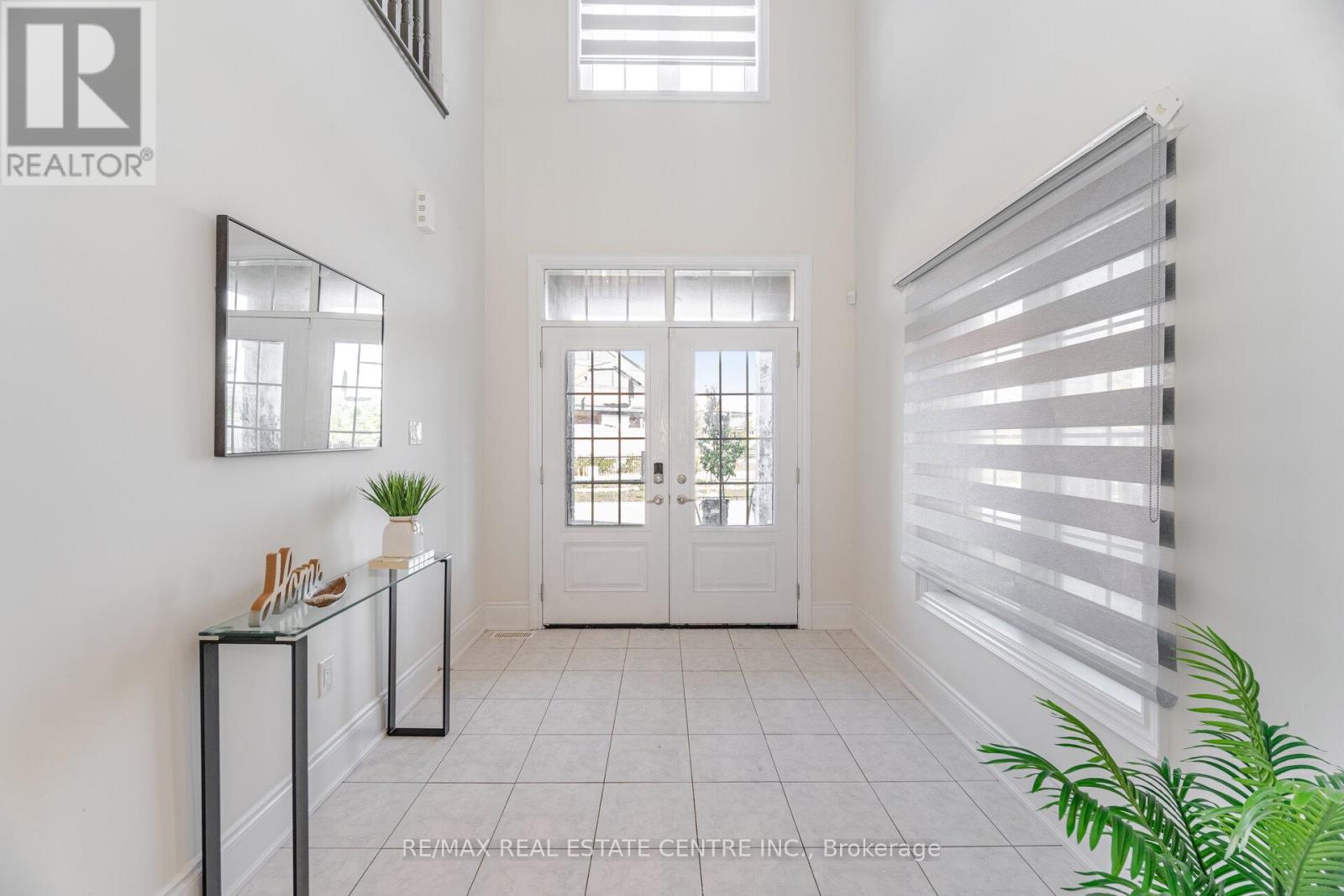 20 Foxsparrow Road, Brampton, Ontario  L6R 4C9 - Photo 3 - W12490564