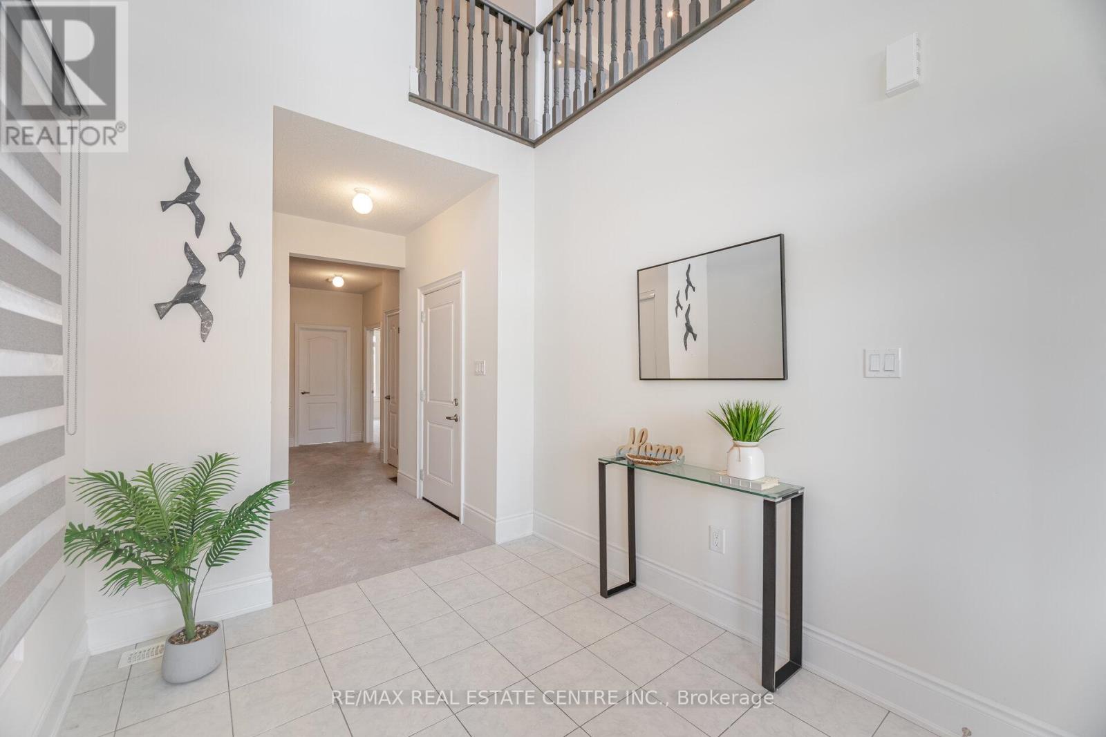 20 Foxsparrow Road, Brampton, Ontario  L6R 4C9 - Photo 5 - W12490564