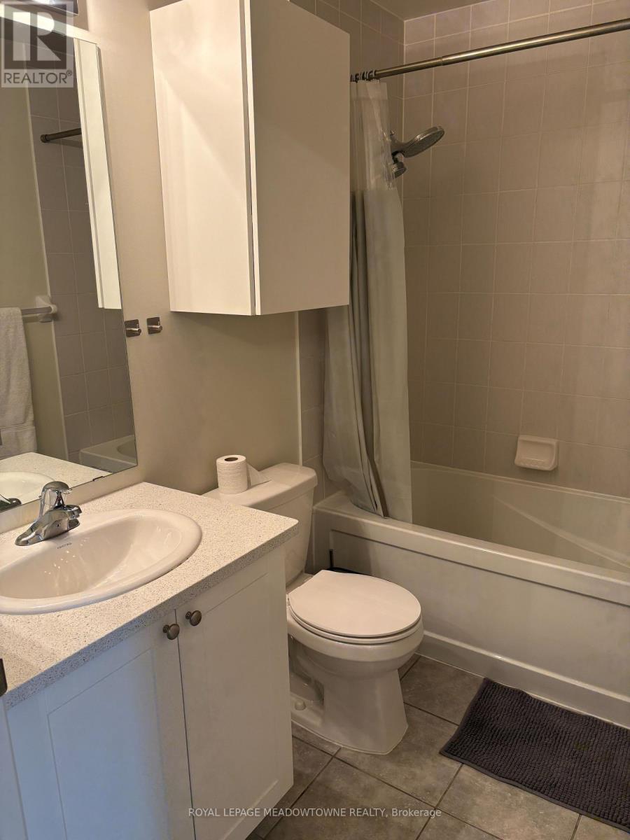 512 - 339 Rathburn Road W, Mississauga, Ontario  L5B 0K6 - Photo 2 - W12490582