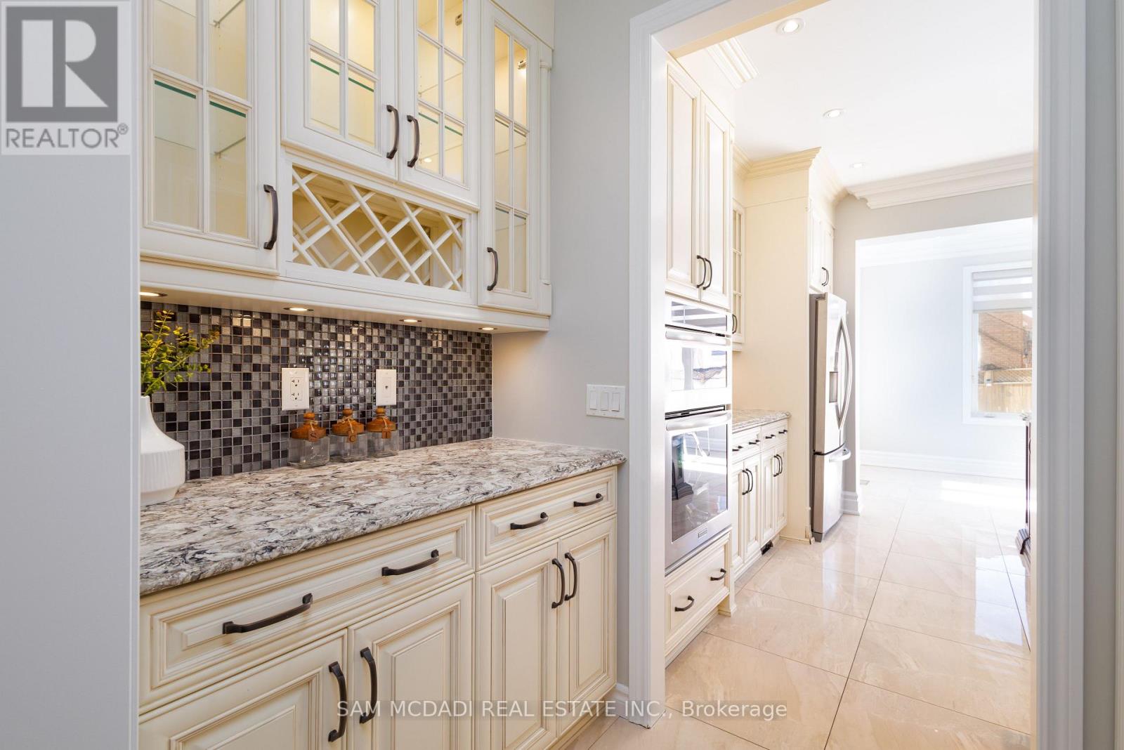 5572 Trailbank Drive, Mississauga, Ontario  L5M 0H8 - Photo 13 - W12490586