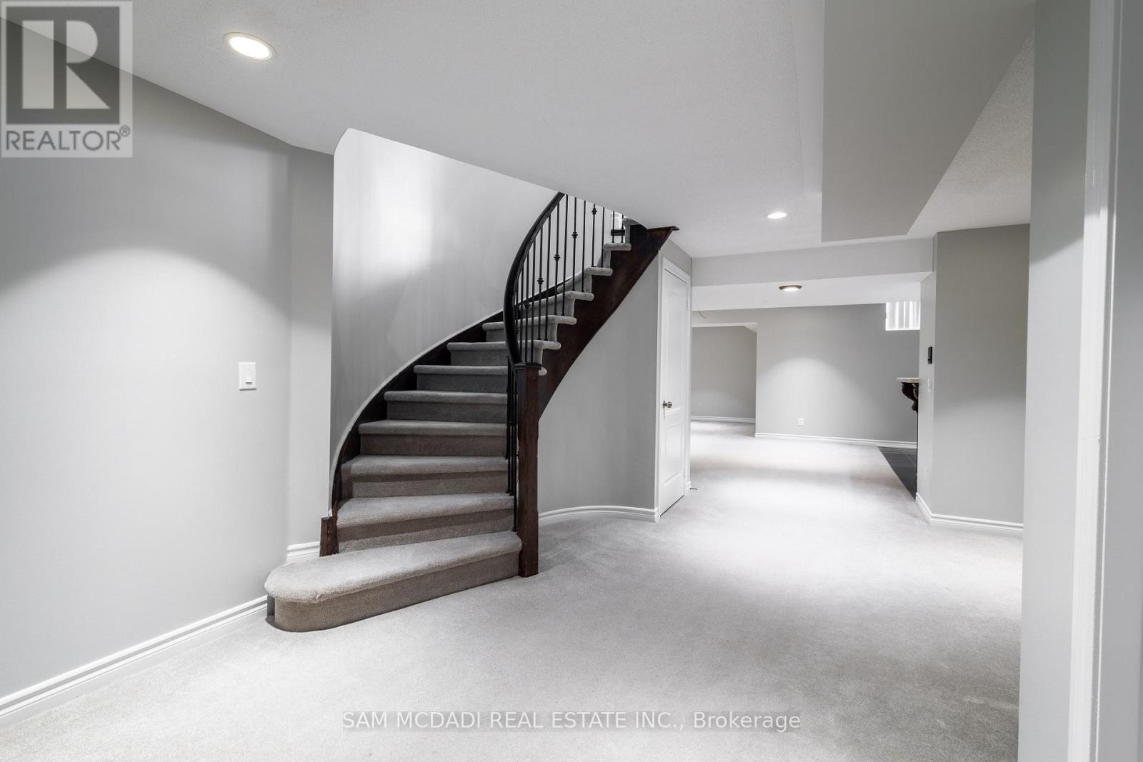 5572 Trailbank Drive, Mississauga, Ontario  L5M 0H8 - Photo 30 - W12490586