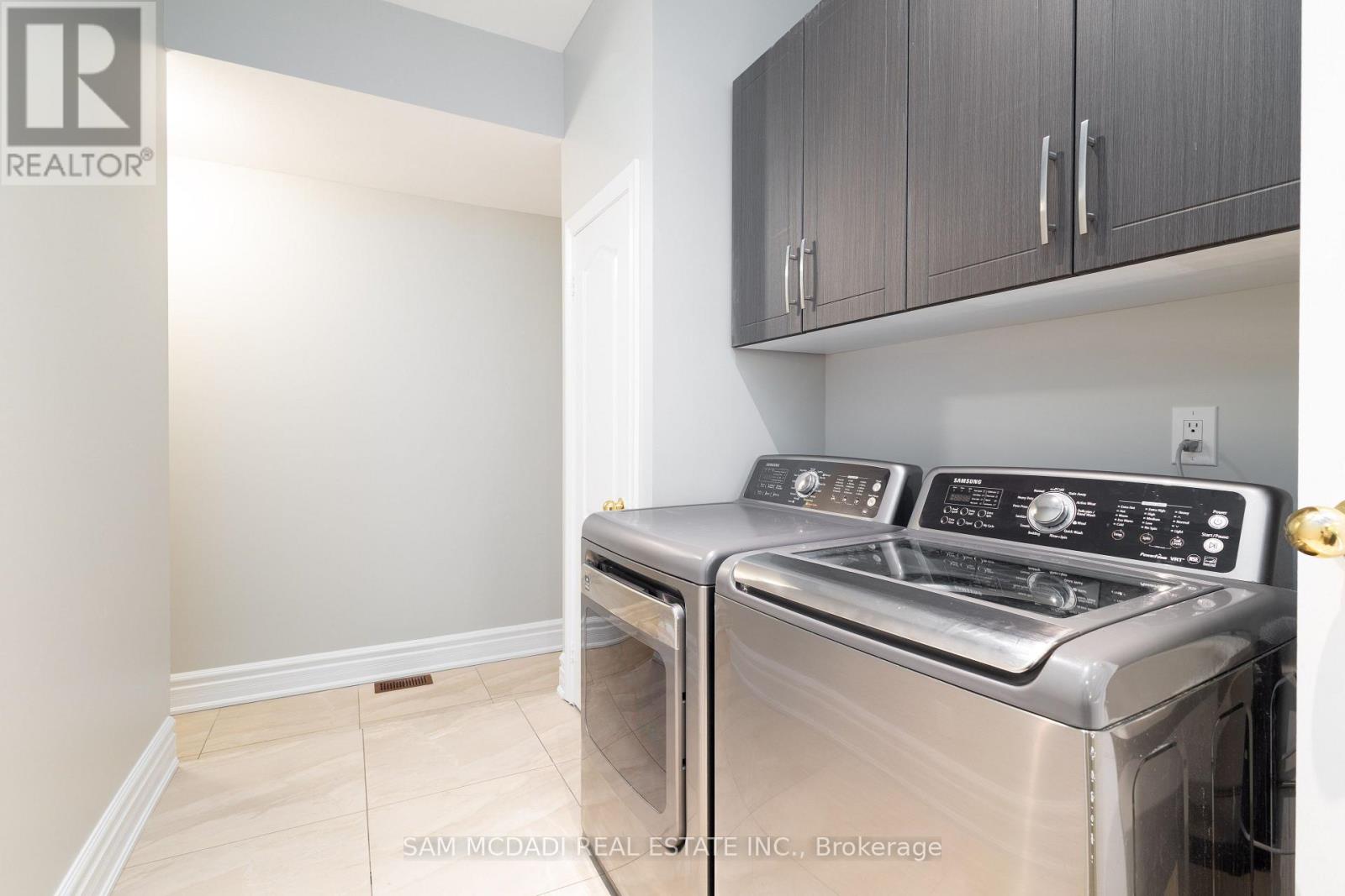 5572 Trailbank Drive, Mississauga, Ontario  L5M 0H8 - Photo 35 - W12490586