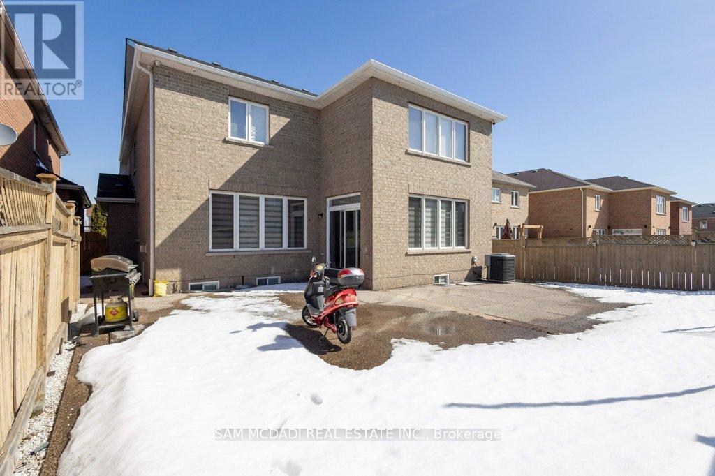 5572 Trailbank Drive, Mississauga, Ontario  L5M 0H8 - Photo 37 - W12490586