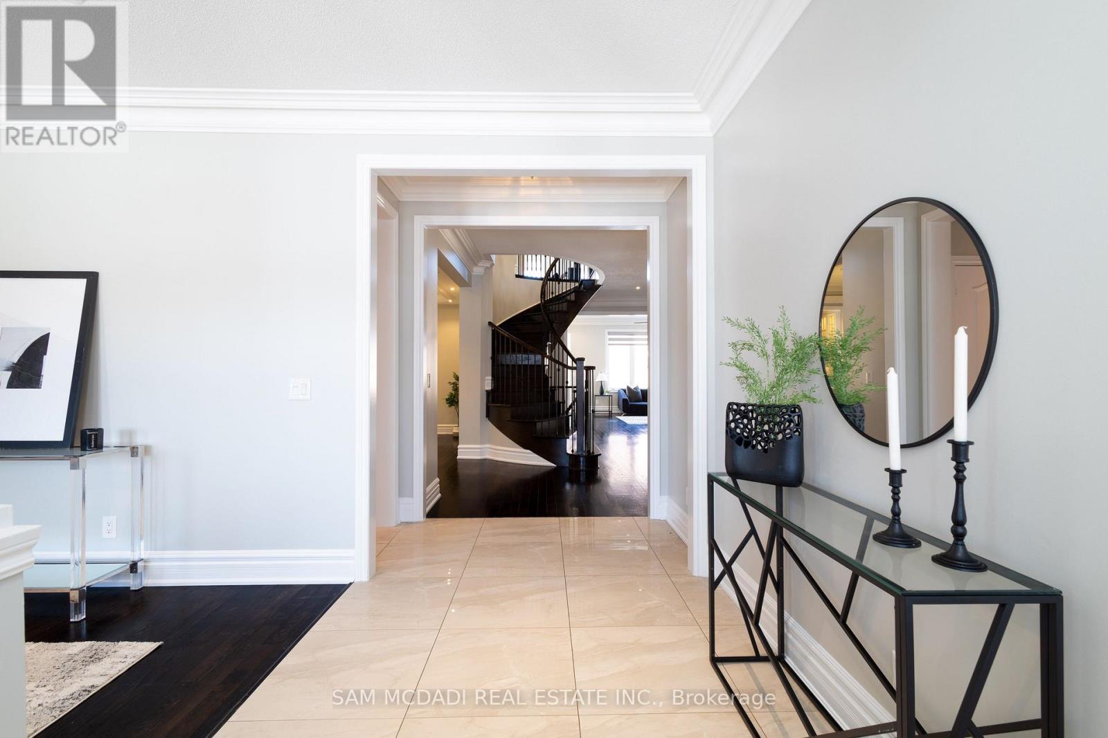 5572 Trailbank Drive, Mississauga, Ontario  L5M 0H8 - Photo 8 - W12490586