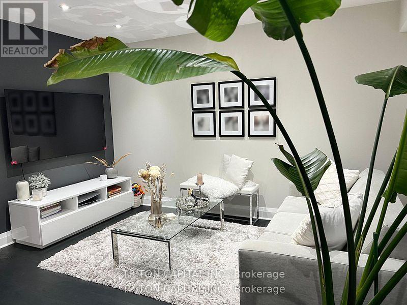 Th99 - 9 Windermere Avenue, Toronto, Ontario  M6S 5A4 - Photo 4 - W12490594