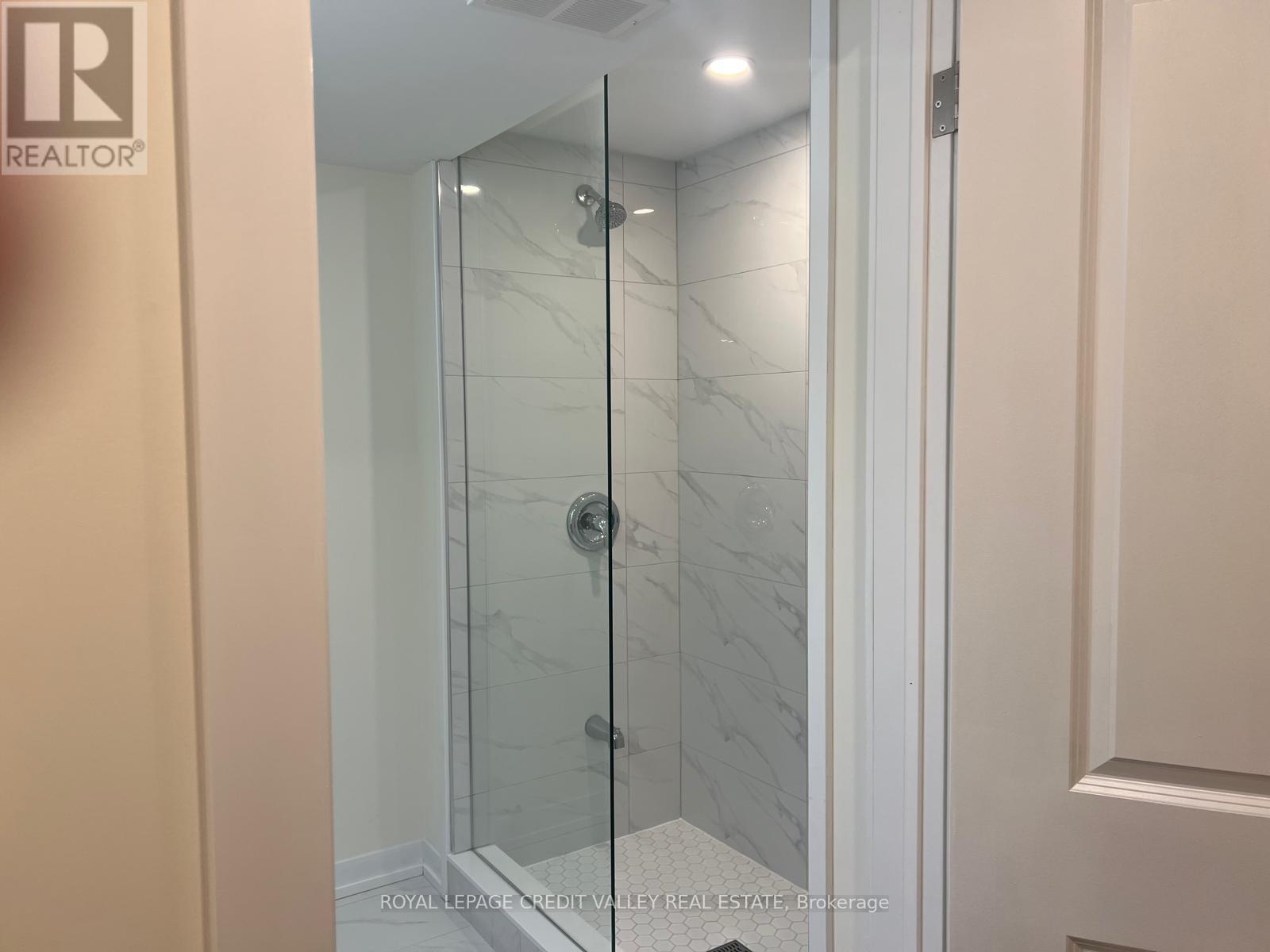 4 Lafleur Court, Brampton, Ontario  L6Y 3L8 - Photo 15 - W12490604