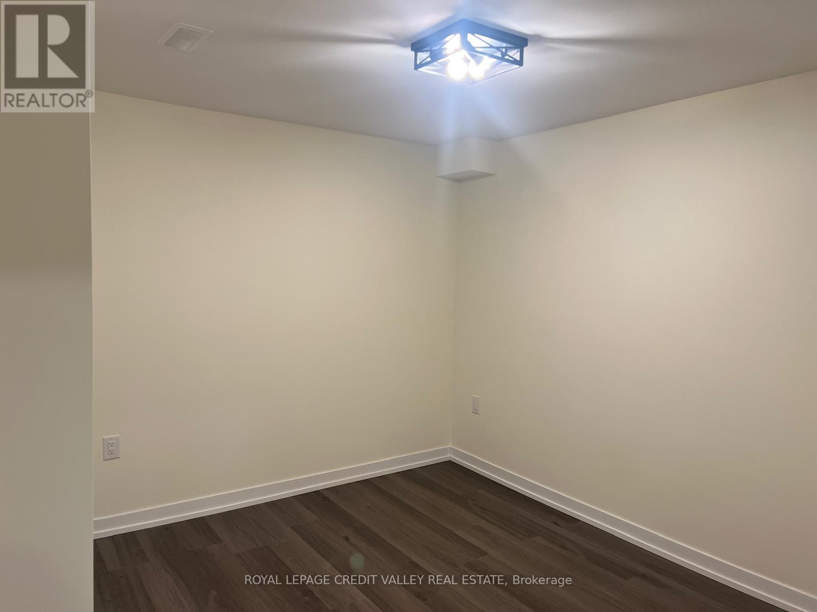 4 Lafleur Court, Brampton, Ontario  L6Y 3L8 - Photo 2 - W12490604