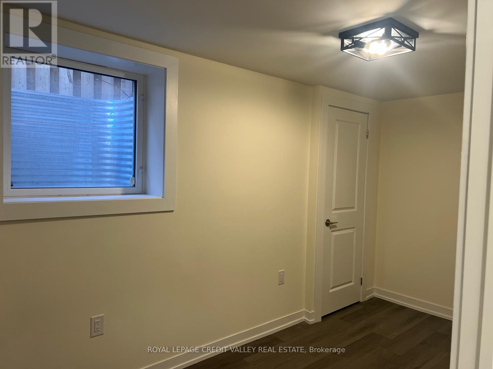 4 Lafleur Court, Brampton, Ontario  L6Y 3L8 - Photo 7 - W12490604