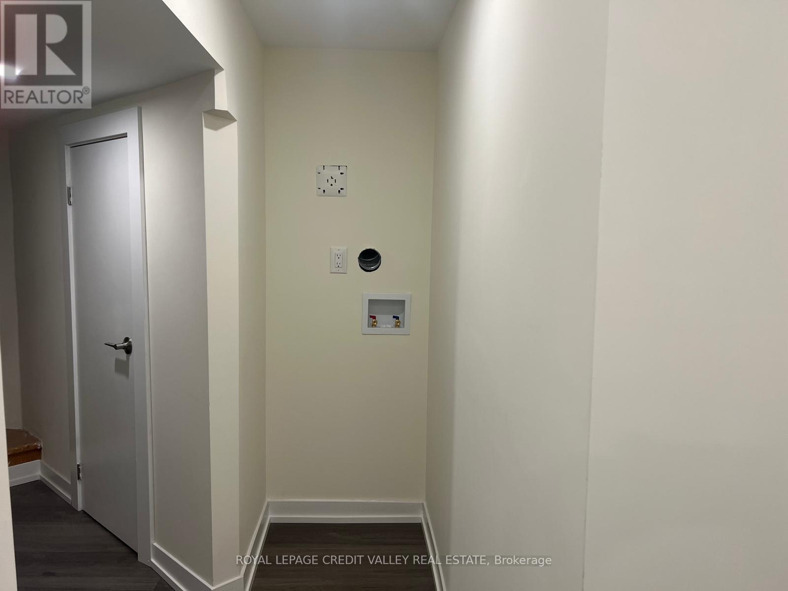 4 Lafleur Court, Brampton, Ontario  L6Y 3L8 - Photo 8 - W12490604