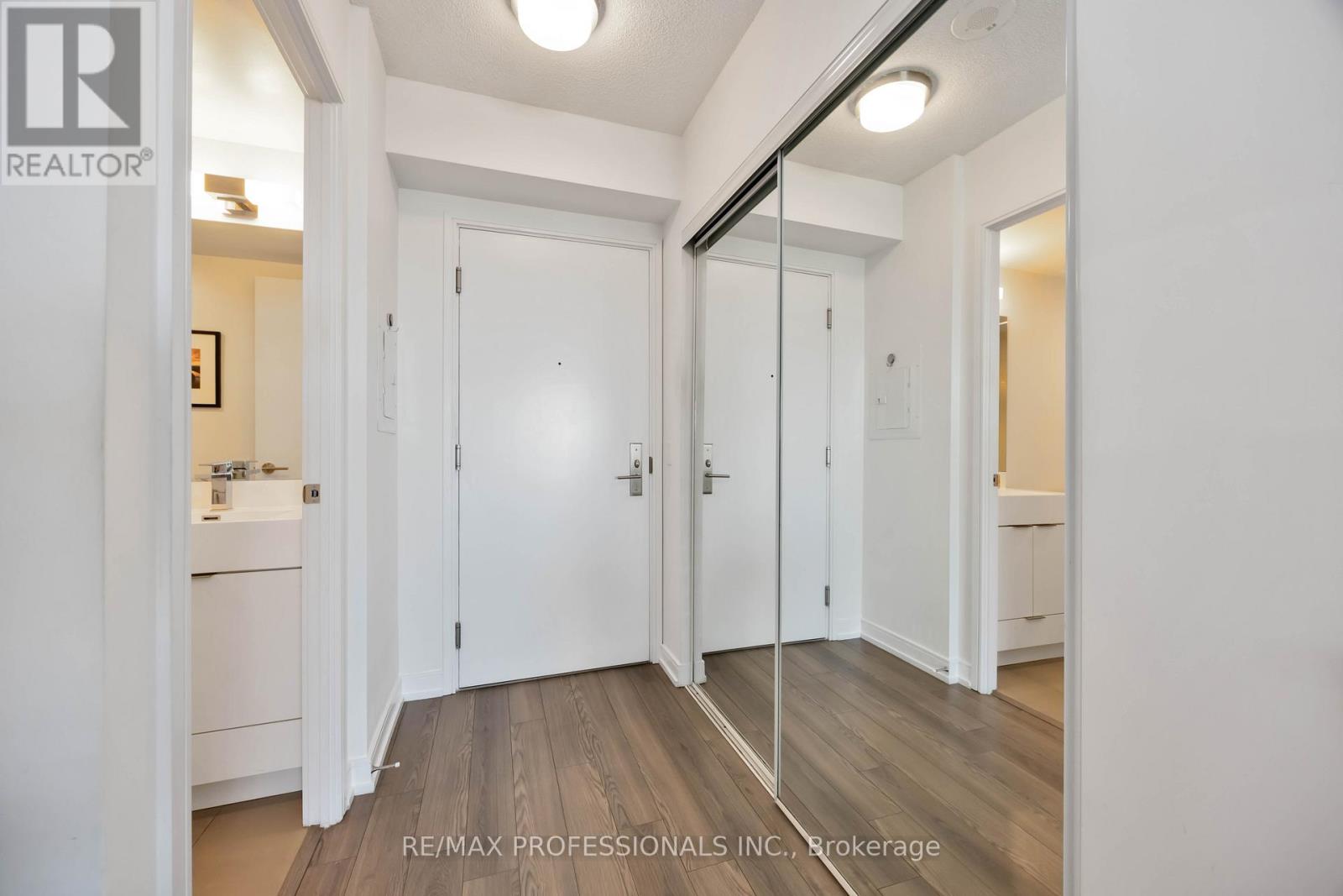 1310 - 20 Thomas Riley Road W, Toronto, Ontario  M9B 1B1 - Photo 7 - W12490610