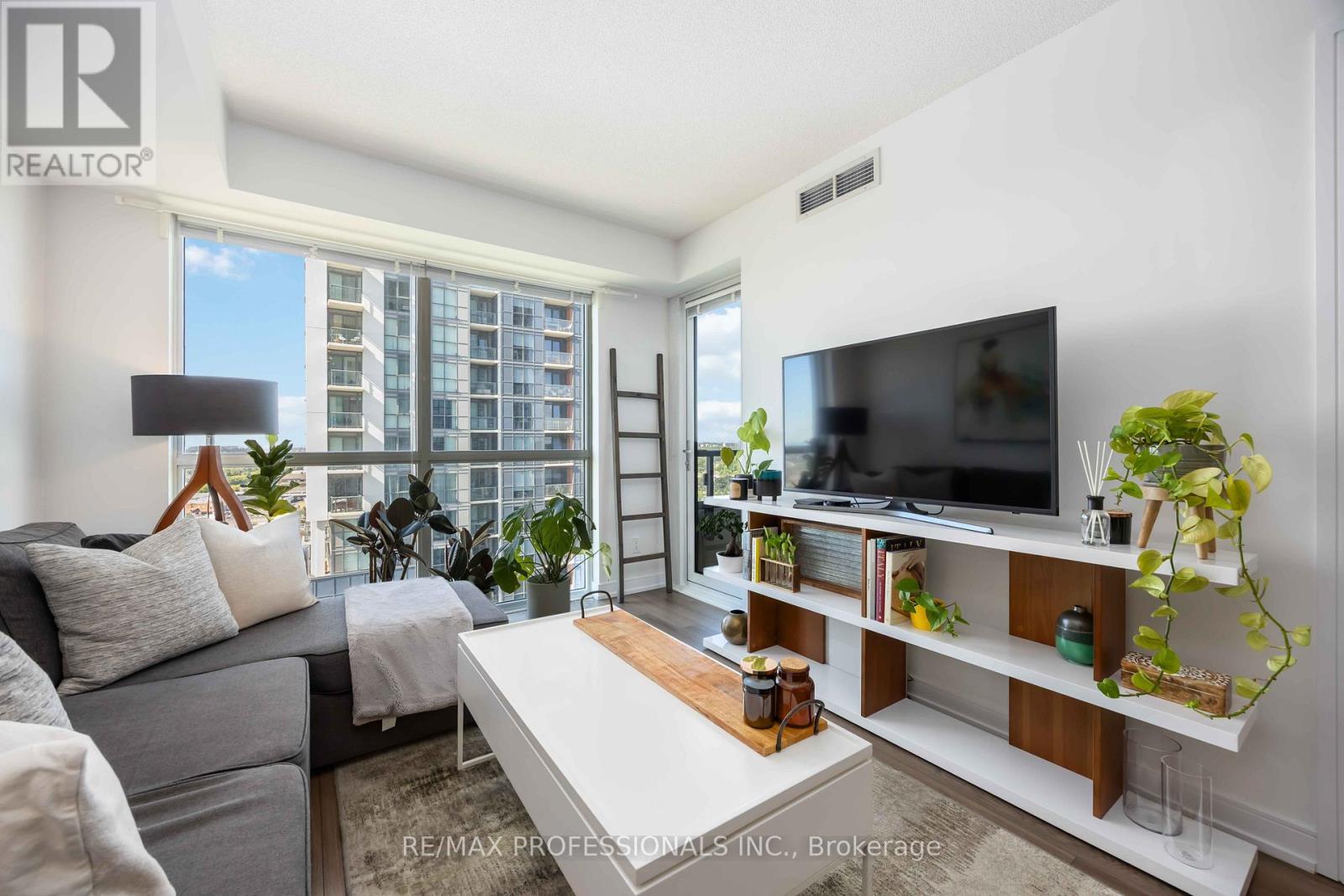 1310 - 20 Thomas Riley Road W, Toronto, Ontario  M9B 1B1 - Photo 9 - W12490610