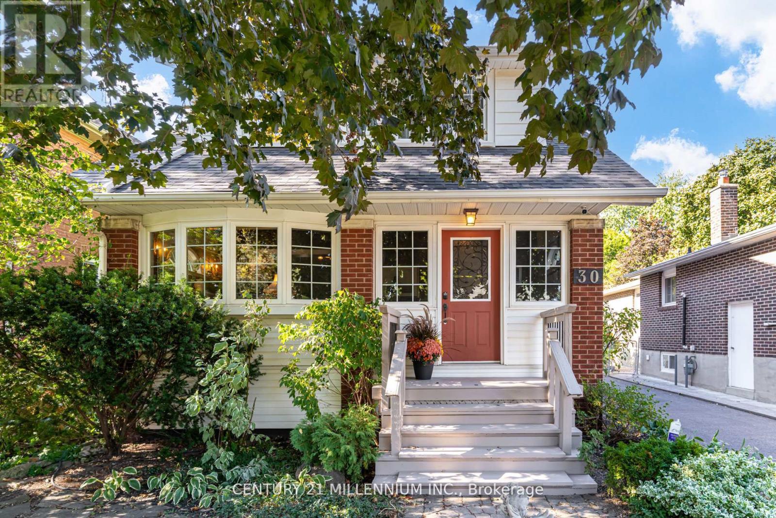 30 Frederick Street, Brampton, Ontario  L6Y 1G4 - Photo 2 - W12490620