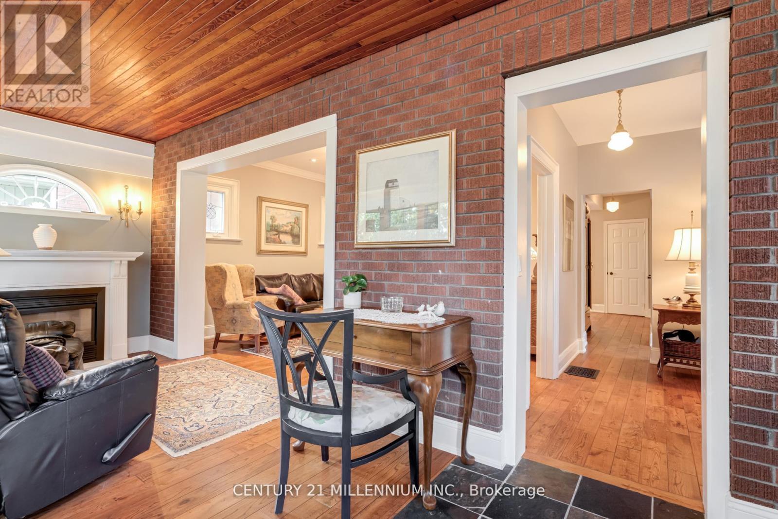 30 Frederick Street, Brampton, Ontario  L6Y 1G4 - Photo 8 - W12490620