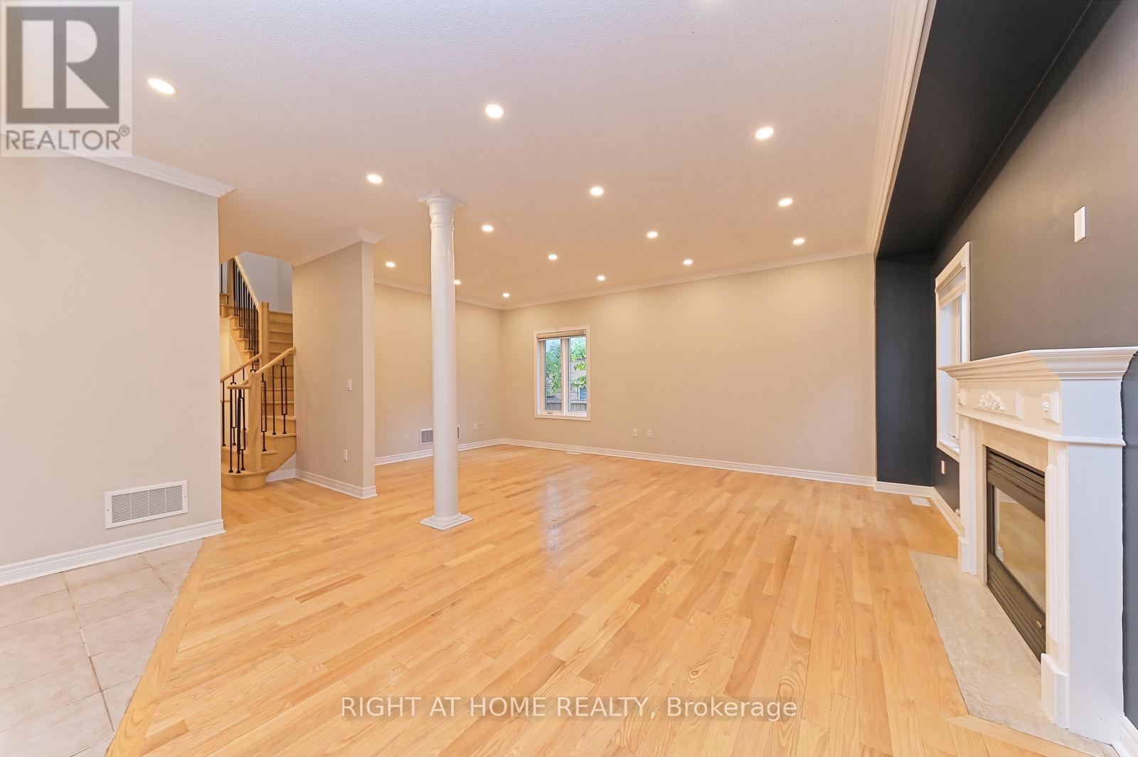 6843 Campbell Settler Court E, Mississauga, Ontario  L5W 1B3 - Photo 11 - W12490624