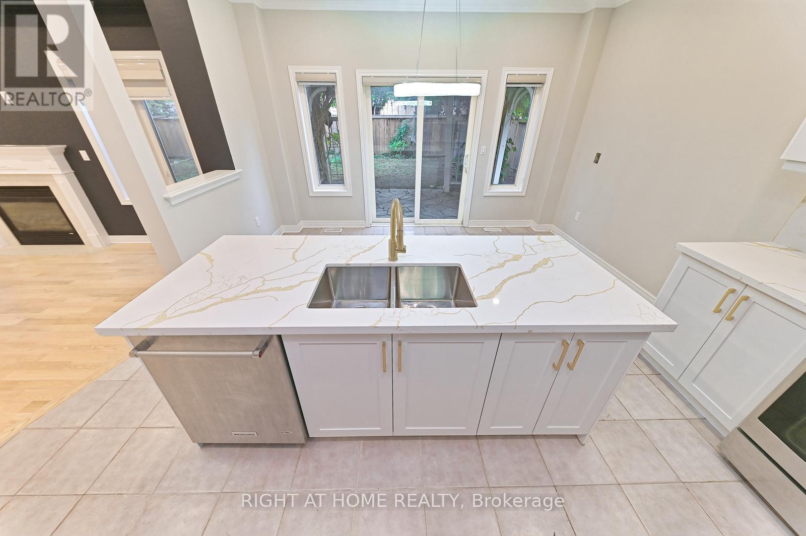 6843 Campbell Settler Court E, Mississauga, Ontario  L5W 1B3 - Photo 20 - W12490624