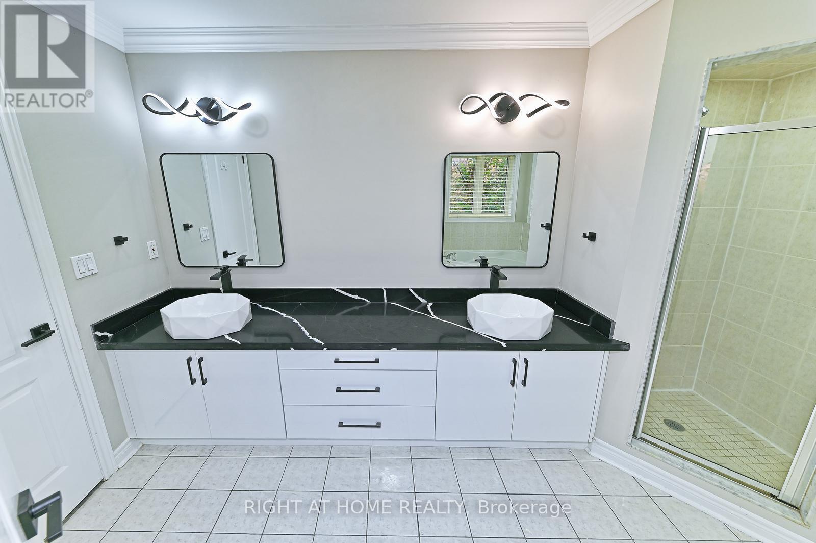 6843 Campbell Settler Court E, Mississauga, Ontario  L5W 1B3 - Photo 37 - W12490624