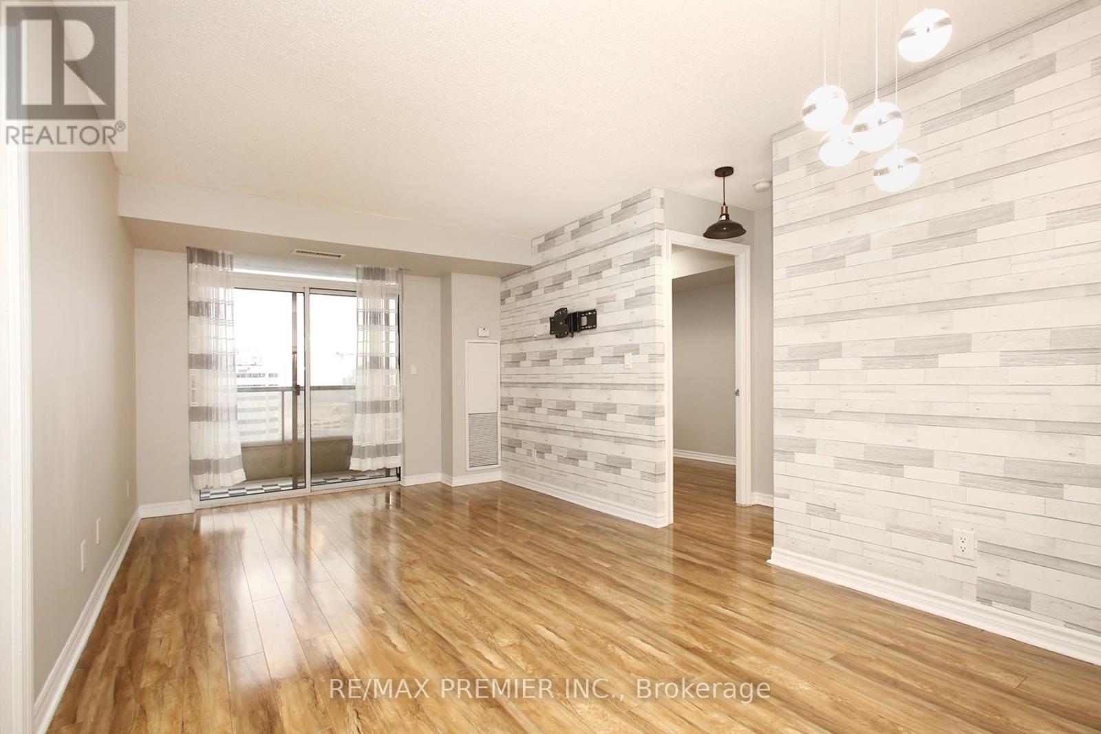 1422 - 3888 Duke Of York Boulevard, Mississauga, Ontario  L5B 4P5 - Photo 13 - W12490630