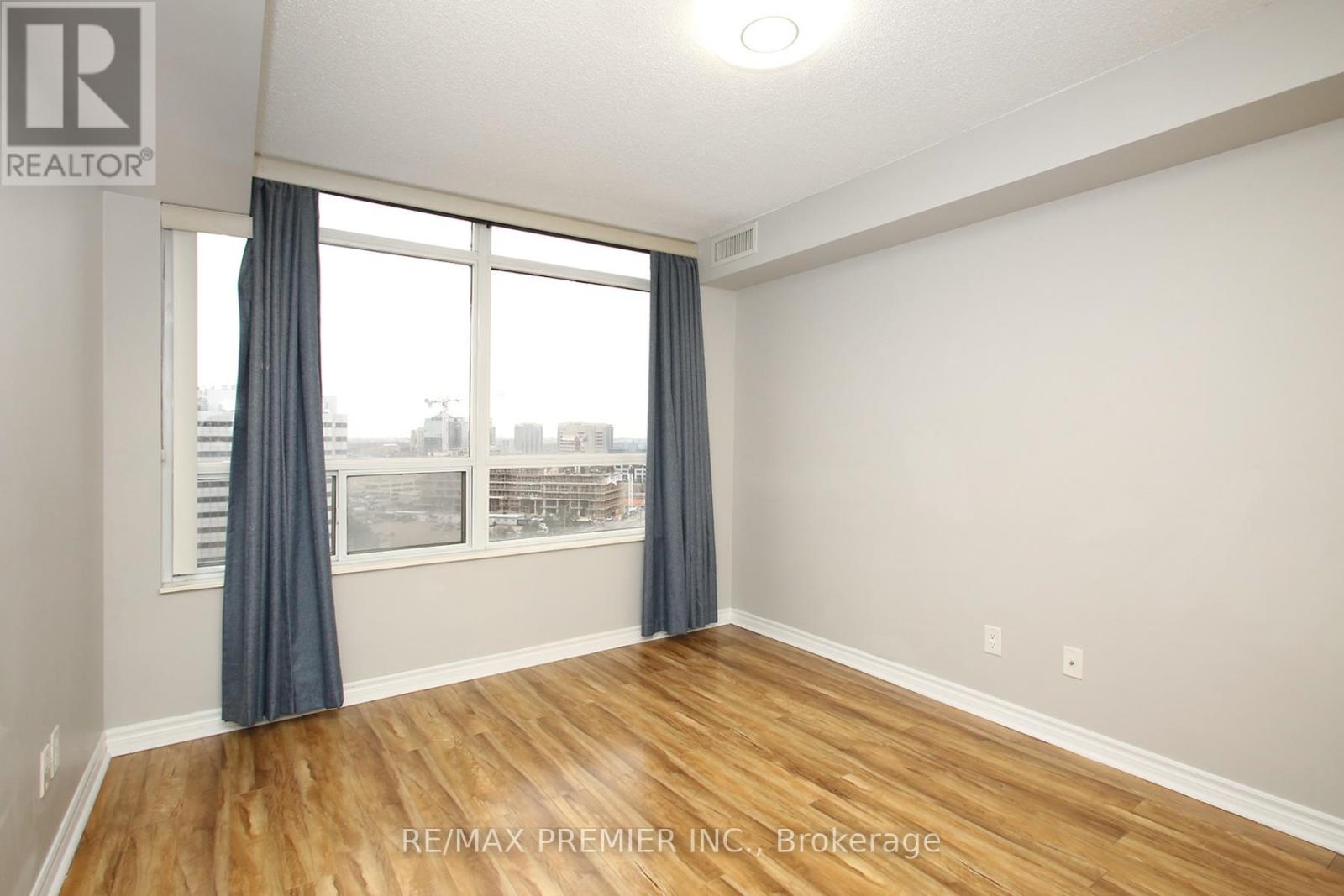 1422 - 3888 Duke Of York Boulevard, Mississauga, Ontario  L5B 4P5 - Photo 18 - W12490630