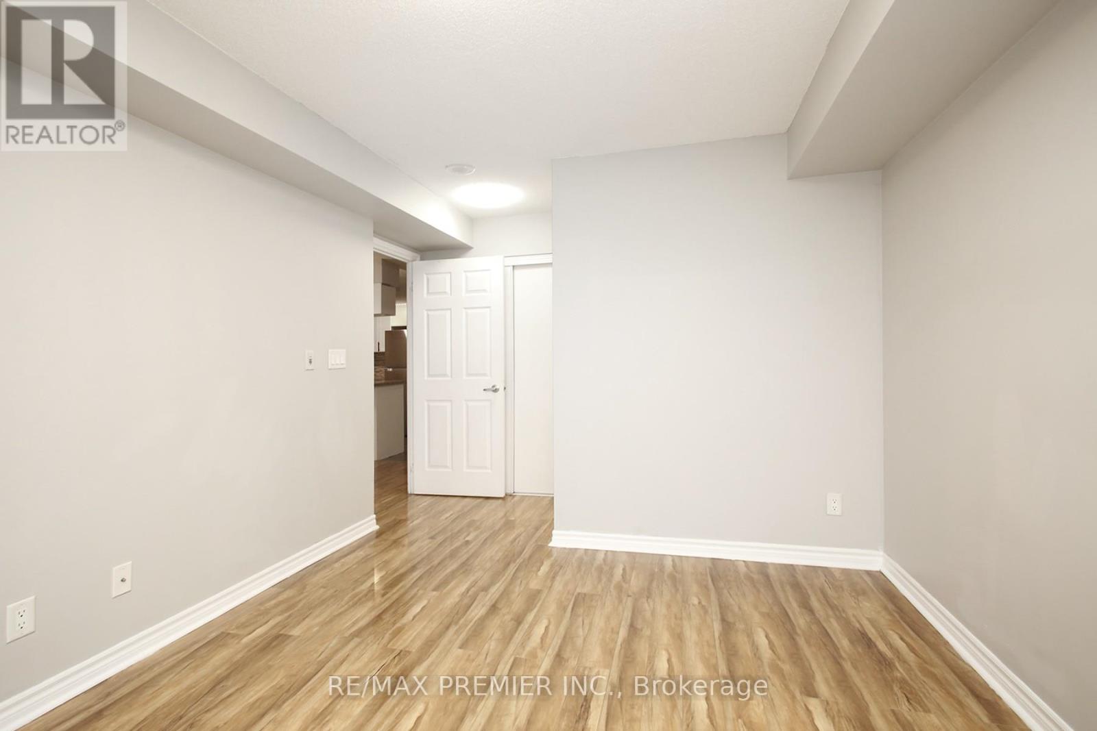 1422 - 3888 Duke Of York Boulevard, Mississauga, Ontario  L5B 4P5 - Photo 19 - W12490630