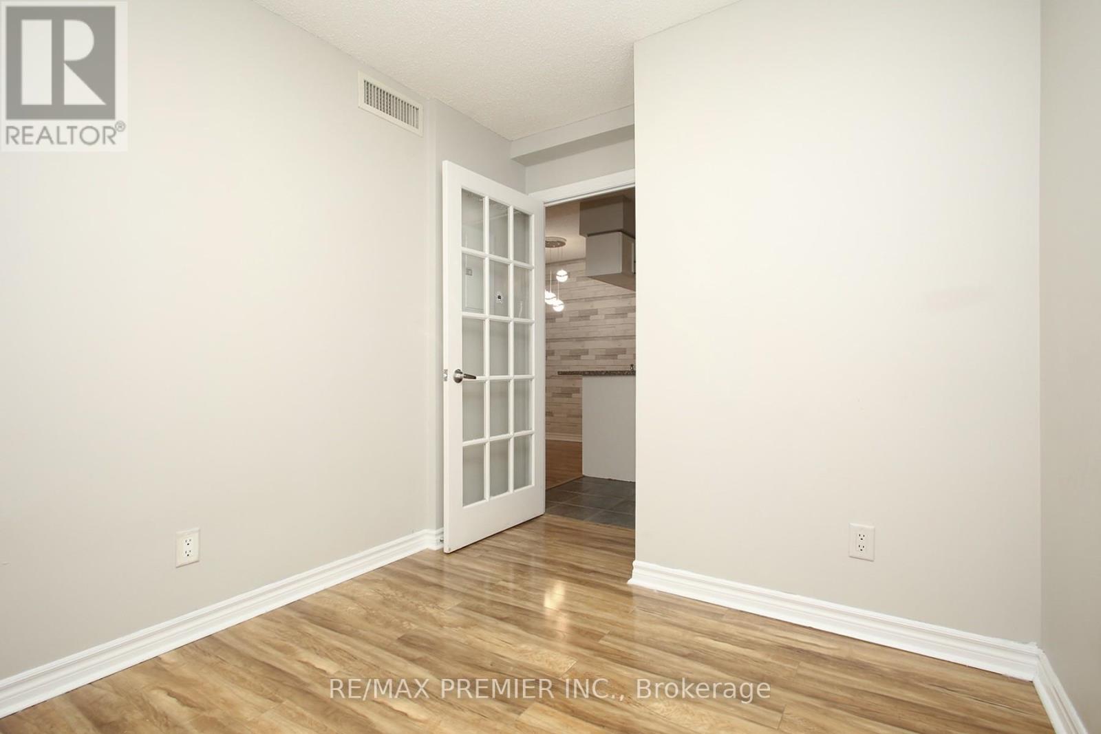 1422 - 3888 Duke Of York Boulevard, Mississauga, Ontario  L5B 4P5 - Photo 21 - W12490630