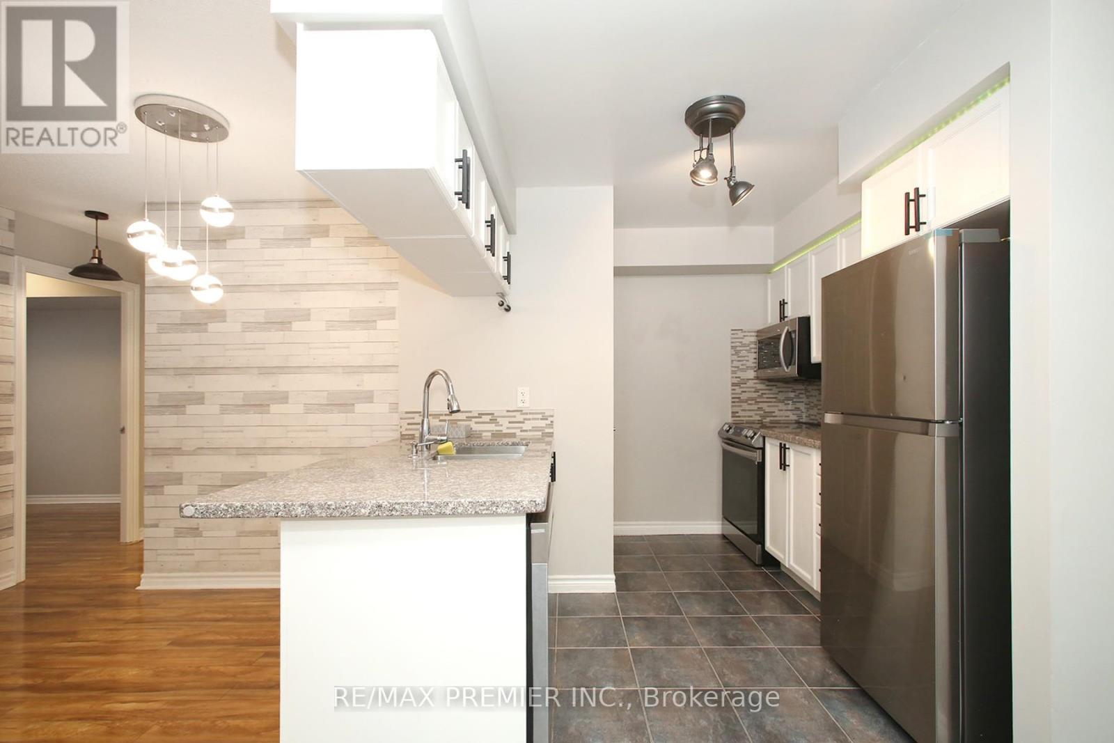 1422 - 3888 Duke Of York Boulevard, Mississauga, Ontario  L5B 4P5 - Photo 7 - W12490630