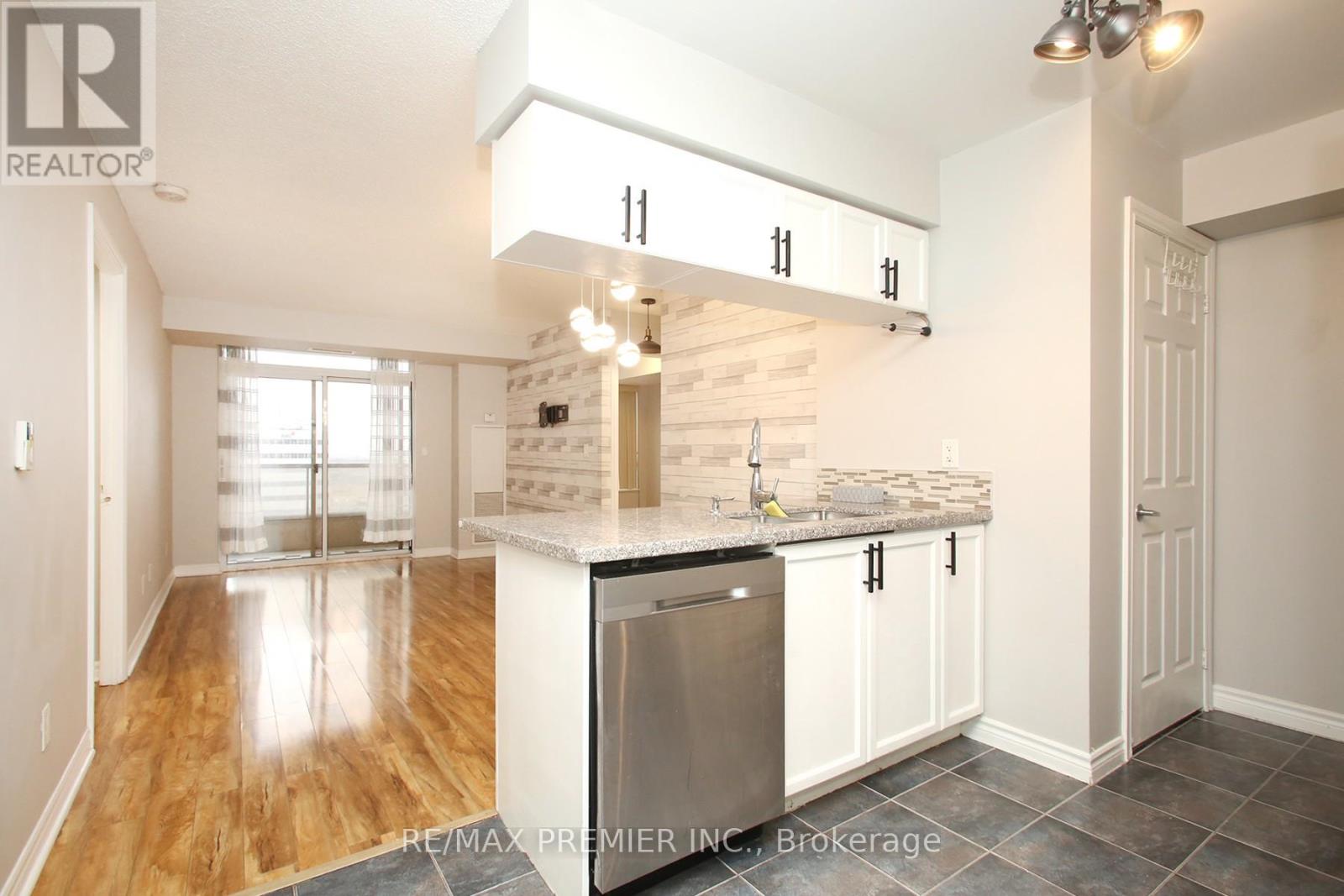 1422 - 3888 Duke Of York Boulevard, Mississauga, Ontario  L5B 4P5 - Photo 8 - W12490630