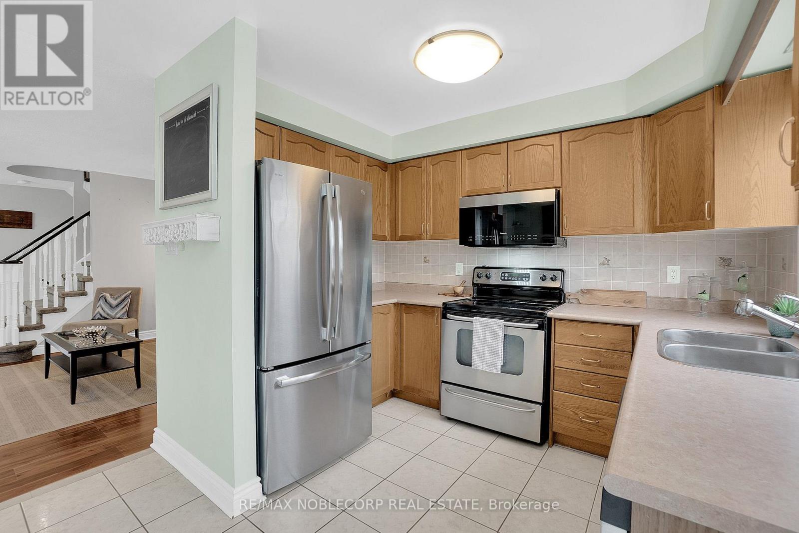 54 Lawren Harris Crescent, Caledon, Ontario  L7E 2W8 - Photo 16 - W12490670