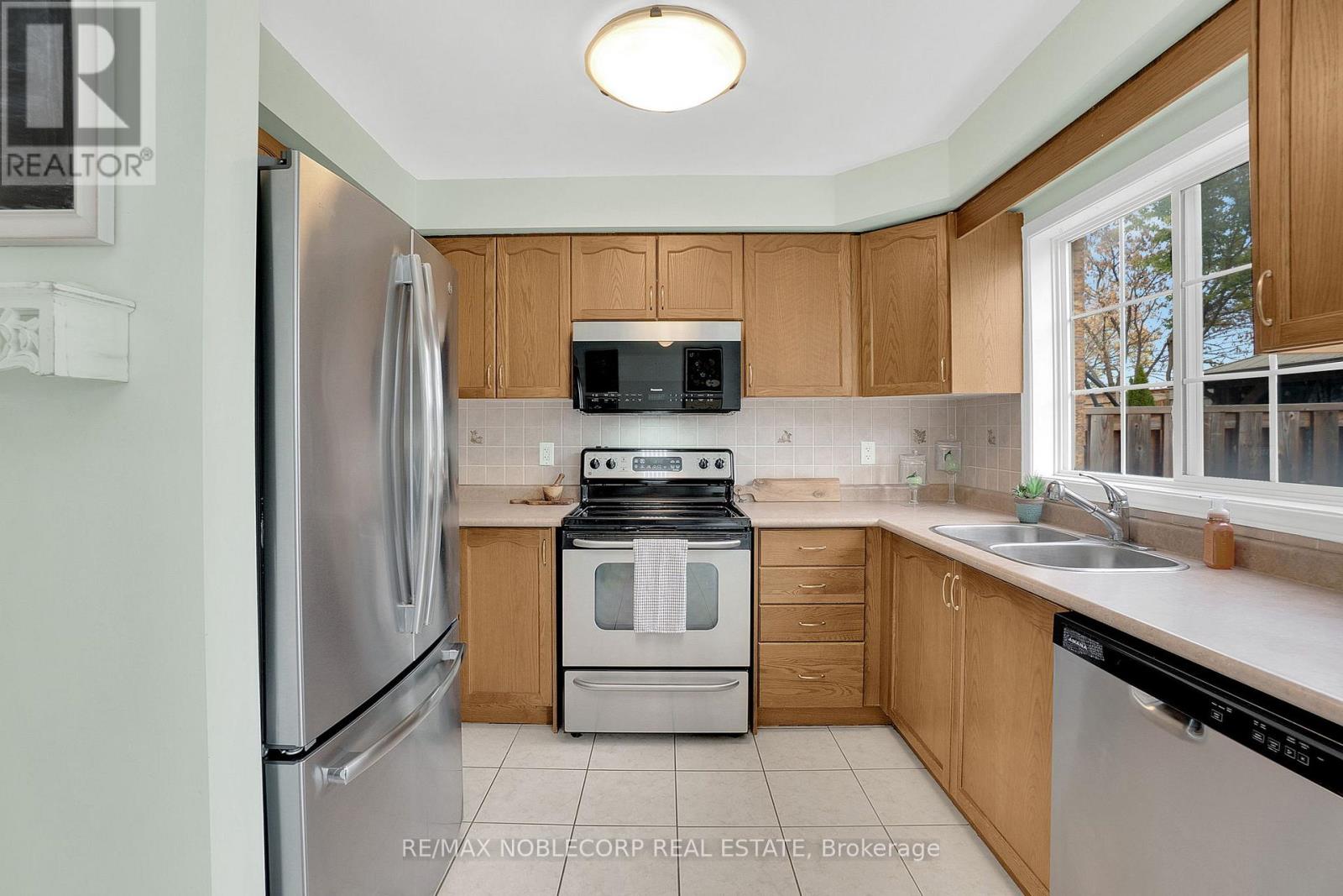 54 Lawren Harris Crescent, Caledon, Ontario  L7E 2W8 - Photo 17 - W12490670