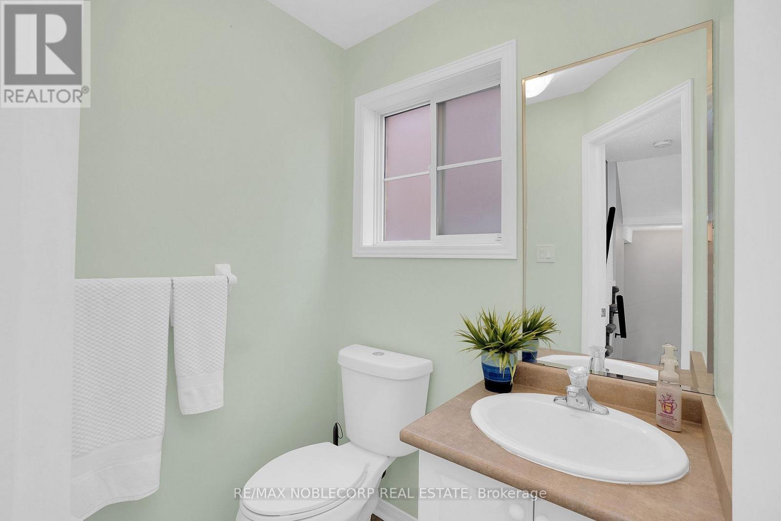 54 Lawren Harris Crescent, Caledon, Ontario  L7E 2W8 - Photo 19 - W12490670