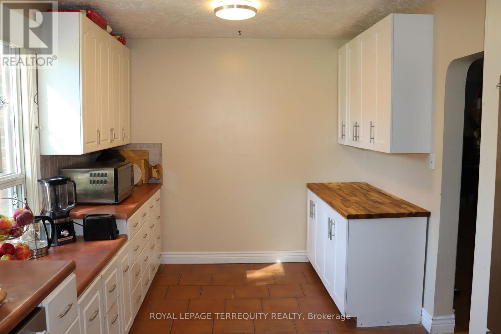 12 Chauncey Avenue, Toronto, Ontario  M8Z 2Z3 - Photo 11 - W12490694