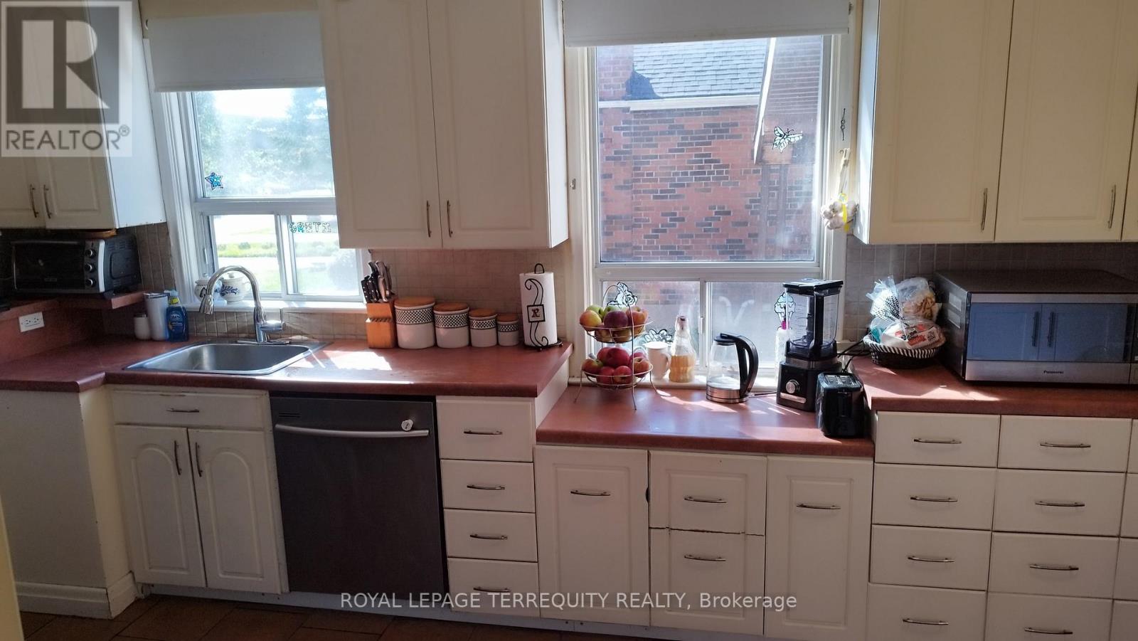 12 Chauncey Avenue, Toronto, Ontario  M8Z 2Z3 - Photo 12 - W12490694