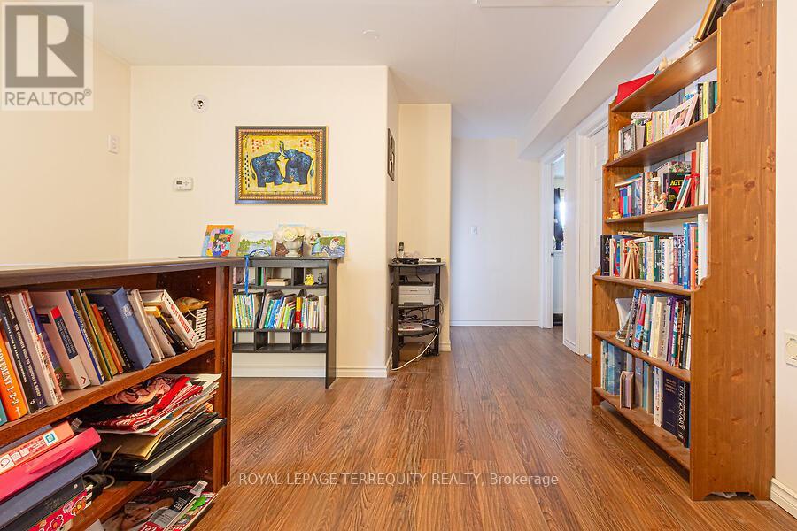 12 Chauncey Avenue, Toronto, Ontario  M8Z 2Z3 - Photo 19 - W12490694