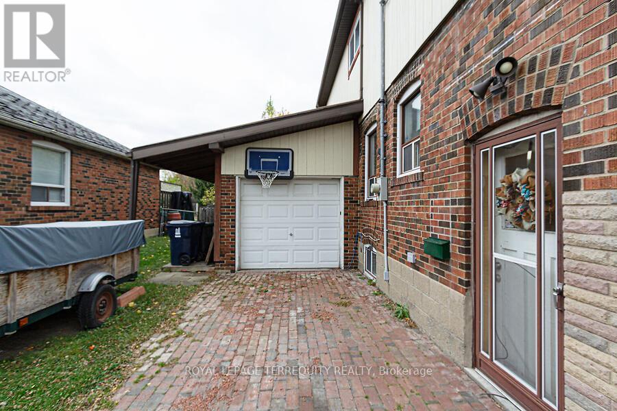 12 Chauncey Avenue, Toronto, Ontario  M8Z 2Z3 - Photo 4 - W12490694