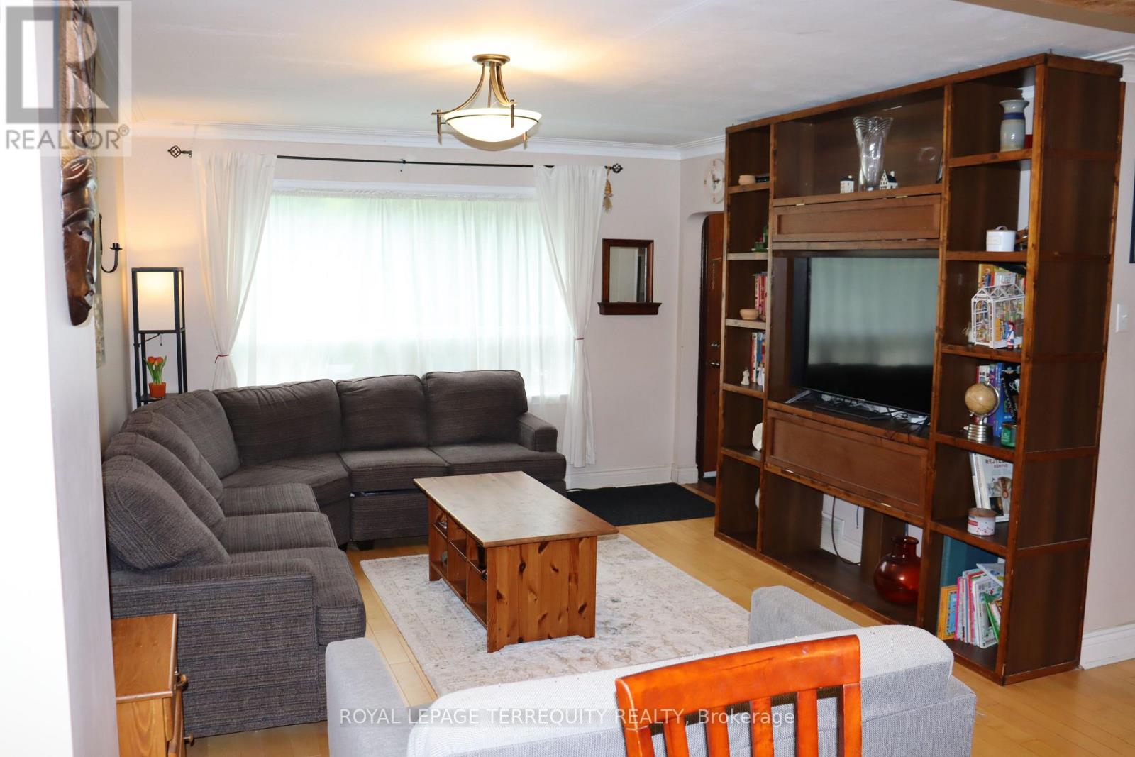 12 Chauncey Avenue, Toronto, Ontario  M8Z 2Z3 - Photo 7 - W12490694