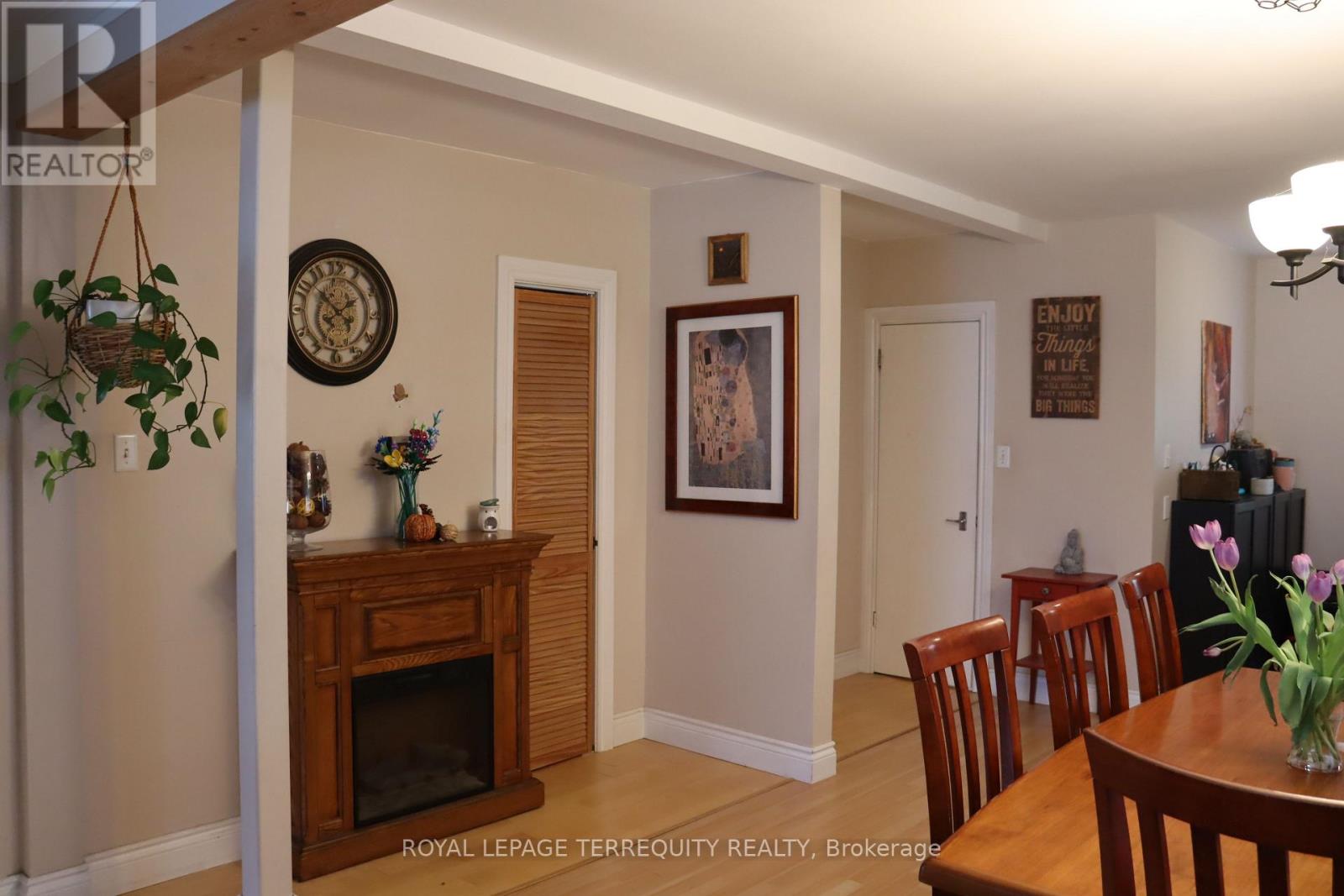 12 Chauncey Avenue, Toronto, Ontario  M8Z 2Z3 - Photo 9 - W12490694